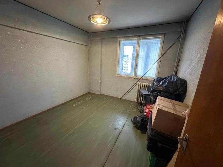 Apartament cu 3 camere decomandat în Drumul Taberei