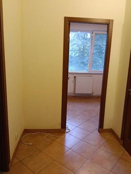 Apartament cu 4 camere semidecomandat, mobilat în Piața Unirii