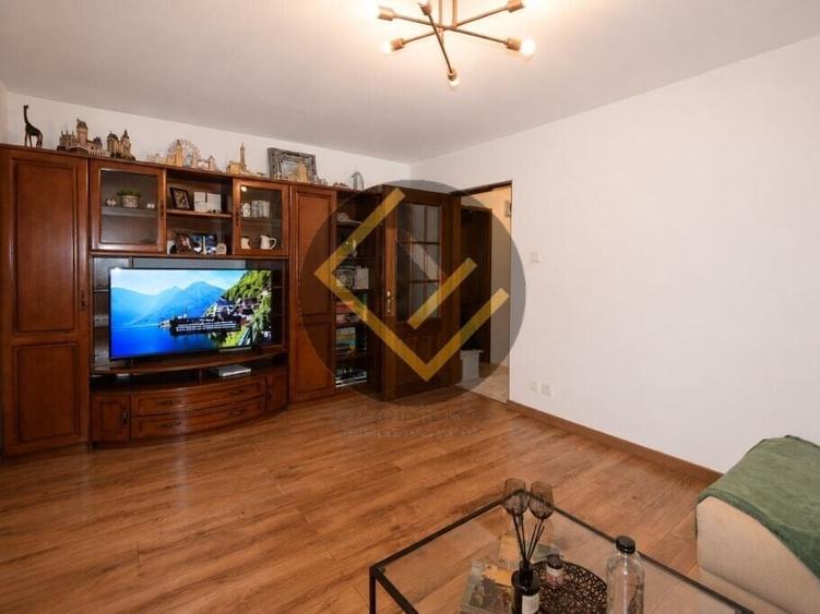 Apartament cu 3 camere decomandat, mobilat în Rahova