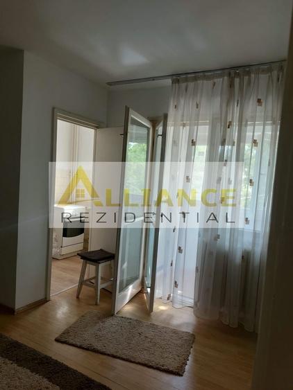 Apartament cu 2 camere decomandat în Apărătorii Patriei