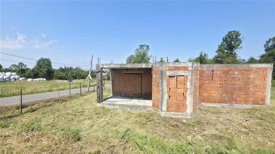 Casă individuală cu 3 camere cu Teren 5314 Mp în Răchitova
