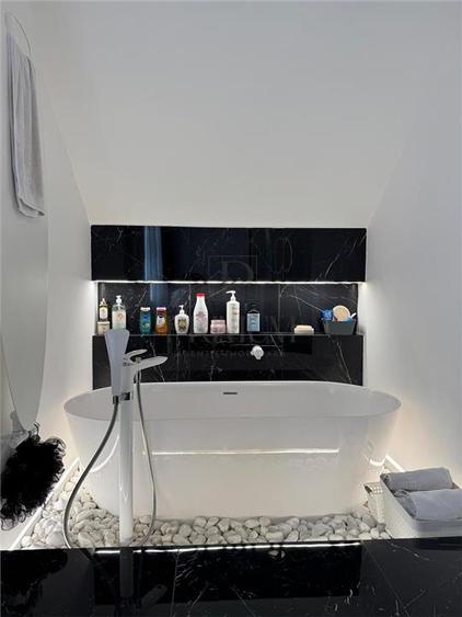 Casă individuală cu 4 camere cu Piscina în Buziașului