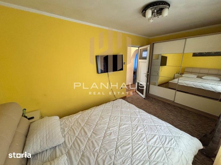 Apartament cu 3 camere semidecomandat, mobilat în Traian