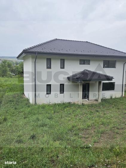 Casă cu 4 camere în Rădaia