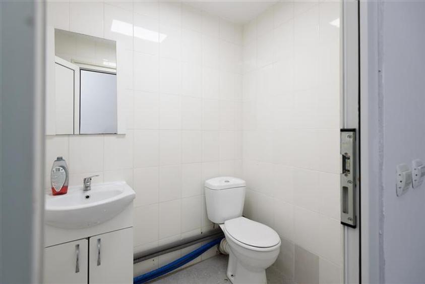 Casă individuală cu 10 camere cu Canalizare în Baciu