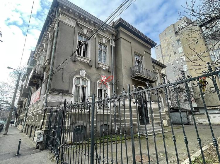 Casă cu 20 camere cu Teren 521 Mp în Cișmigiu