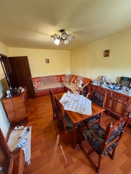 Apartament cu 3 camere decomandat în Aradului