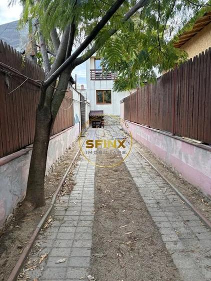 Casă individuală cu 4 camere cu Canalizare în Apărătorii Patriei
