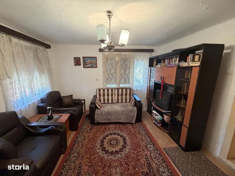 Casă cu 3 camere în Mihăiești