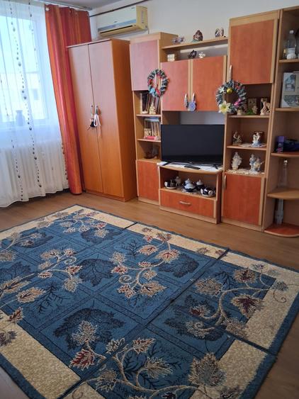 Apartament cu 4 camere semidecomandat în Drumul Taberei