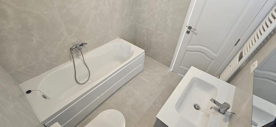 Duplex cu 4 camere cu Canalizare în Ipotești