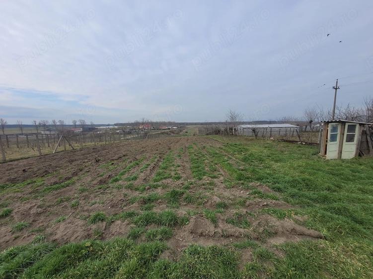 Teren de 2300 mp, în Ivești
