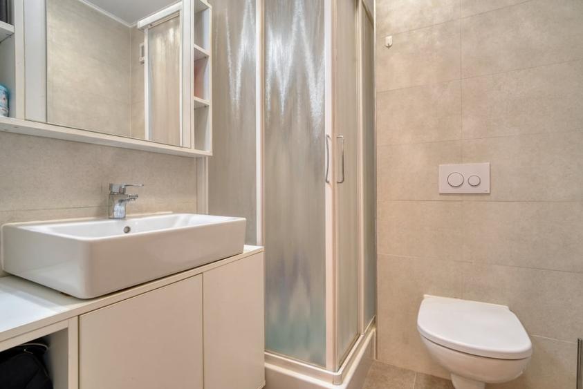 Apartament cu 3 camere decomandat, mobilat în Tractorul