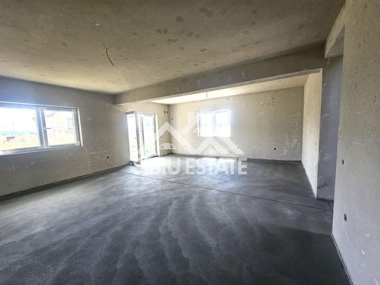 Casă individuală cu 5 camere cu Canalizare în Șura Mică