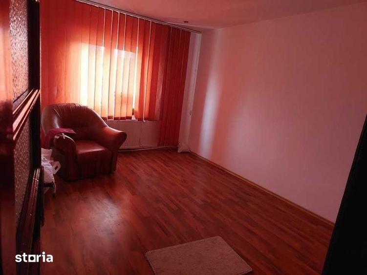Apartament cu 3 camere decomandat în Grivița
