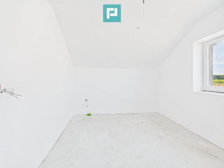 Duplex cu 3 camere cu Canalizare în Moșnița Veche