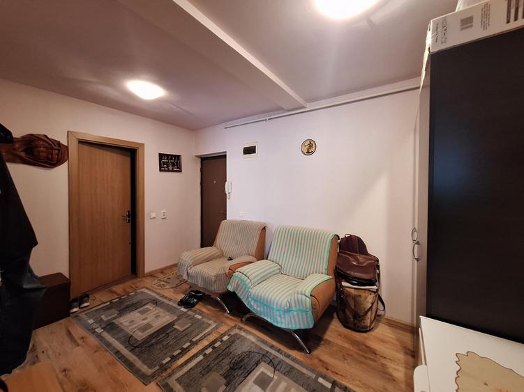 Apartament cu 2 camere semidecomandat, mobilat în Florești