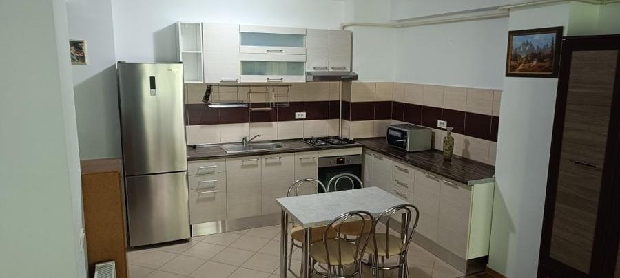 Apartament cu 2 camere decomandat în Roșu