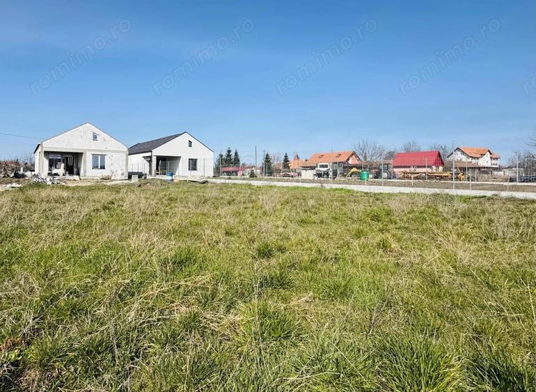 Casă cu 7 camere cu Teren 720 Mp în Santăul Mic