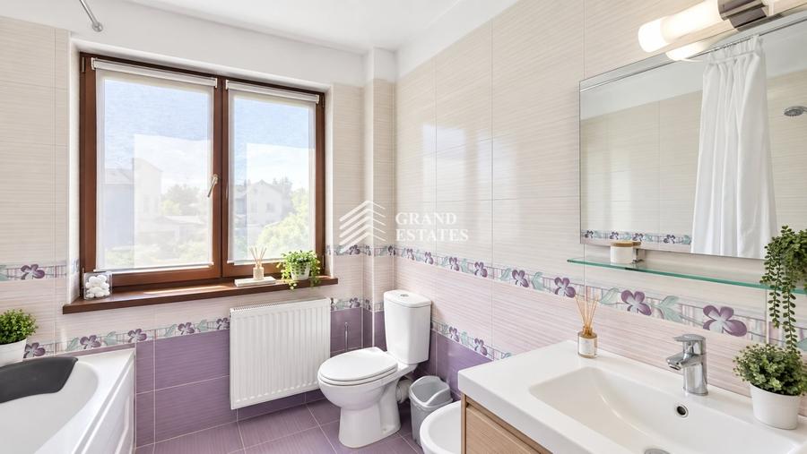 Casă individuală cu 8 camere cu Teren 903 Mp în Otopeni