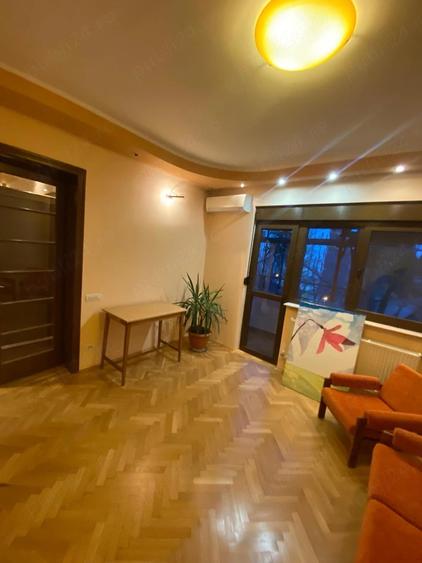 Apartament cu 5 camere semidecomandat în Moara Domnească