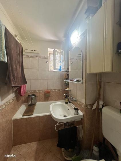 Apartament cu 3 camere decomandat în Botizului