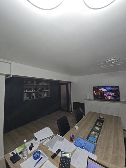 Apartament cu 3 camere decomandat în Exterior Vest