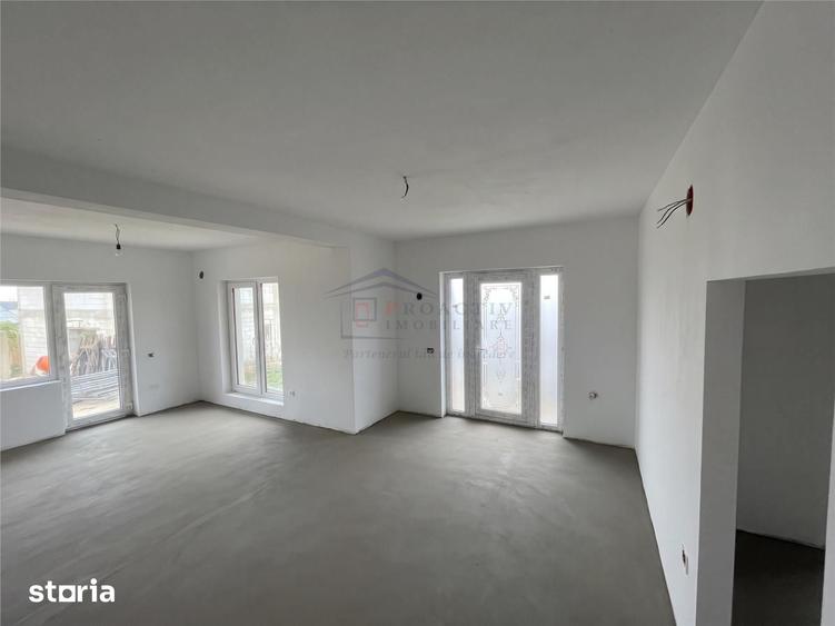 Casă cu 4 camere cu Teren 300 Mp în Ipotești