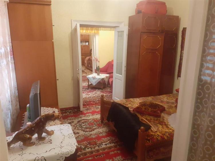 Casă cu 5 camere cu Teren 250 Mp în Central