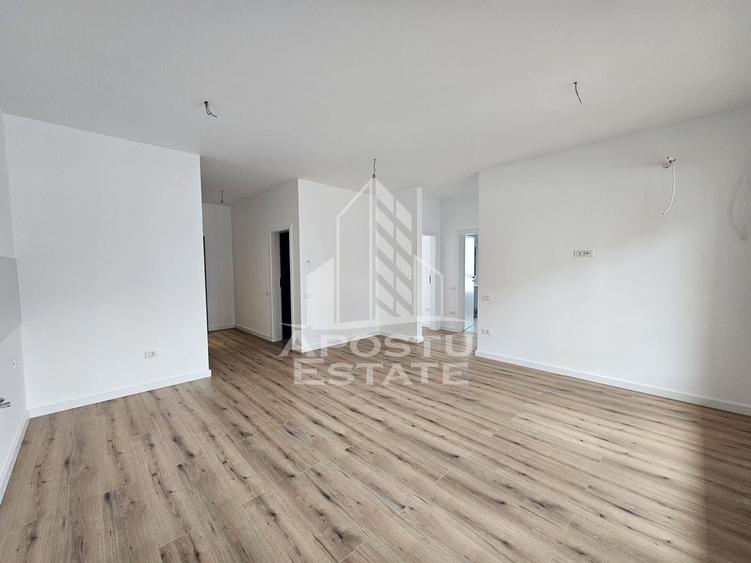 Apartament cu 3 camere semidecomandat în Torontalului