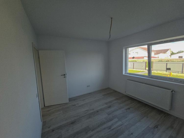 Casă individuală cu 4 camere cu Teren 452 Mp în Săbăreni