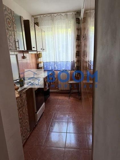 Apartament cu 3 camere semidecomandat, mobilat în Ostroveni
