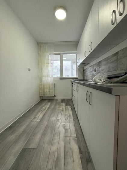 Apartament cu 3 camere decomandat în Basarabia