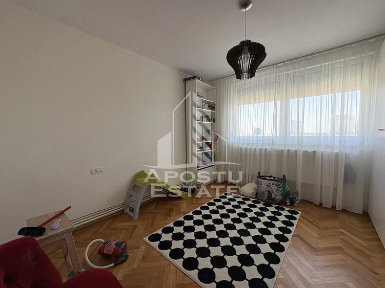 Apartament cu 3 camere decomandat, mobilat în Take Ionescu