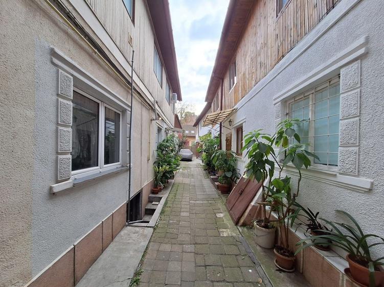 Apartament 4 camere Motilor curte cu 4 familii - 1