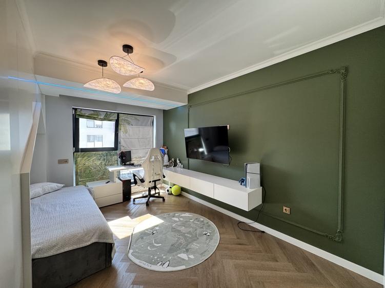 Apartament cu 3 camere semidecomandat, mobilat în Florești