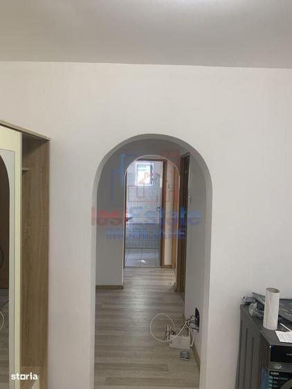Apartament cu 3 camere semidecomandat în Tudor Vladimirescu