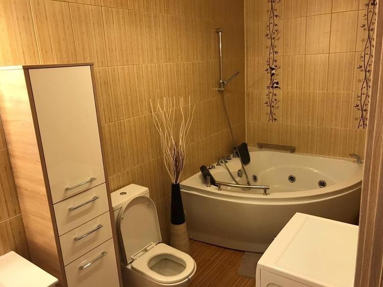 Apartament cu 3 camere semidecomandat în Exterior Vest
