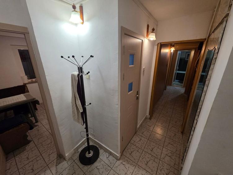 Apartament cu 3 camere decomandat în Km 4-5