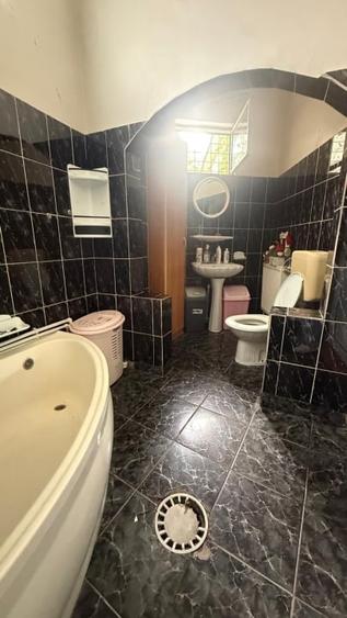 Casă individuală cu 3 camere cu Canalizare în Central