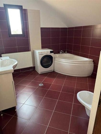 Casă individuală cu 4 camere cu Teren 450 Mp în Arhitecților - Calea Cisnădiei