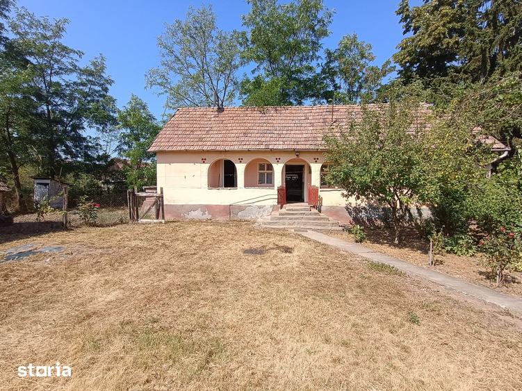 Casă cu 2 camere cu Teren 1100 Mp în Mica