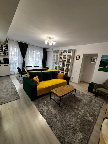 Apartament cu 3 camere semidecomandat, mobilat în Florești — fotografia 1