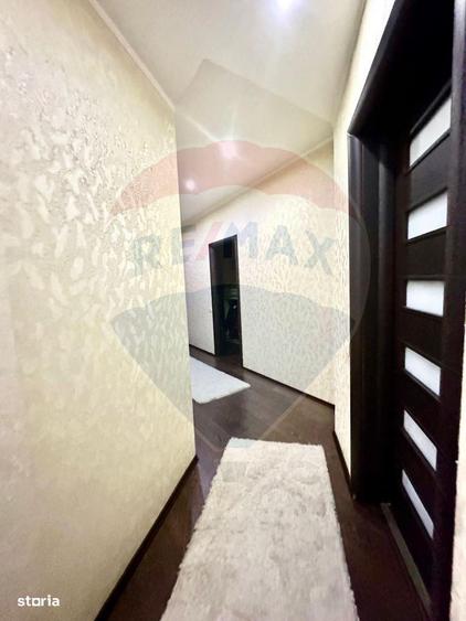 Casă cu 6 camere cu Teren 360 Mp în Andronache