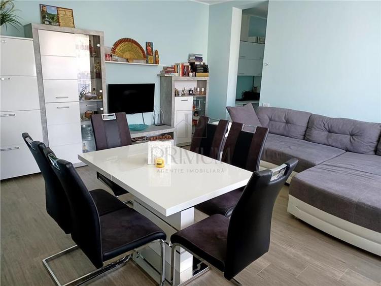 Apartament cu 3 camere decomandat, mobilat în Dumbrăvița
