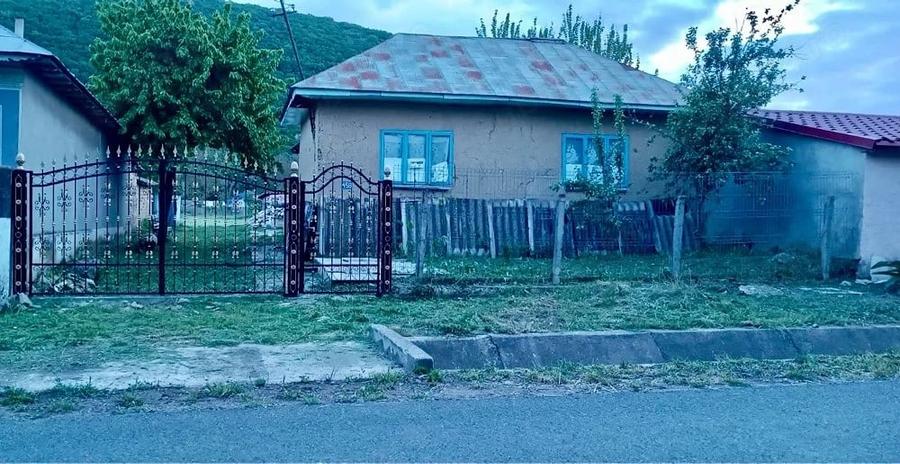 Casă cu Teren 2000 Mp în Slava Rusă