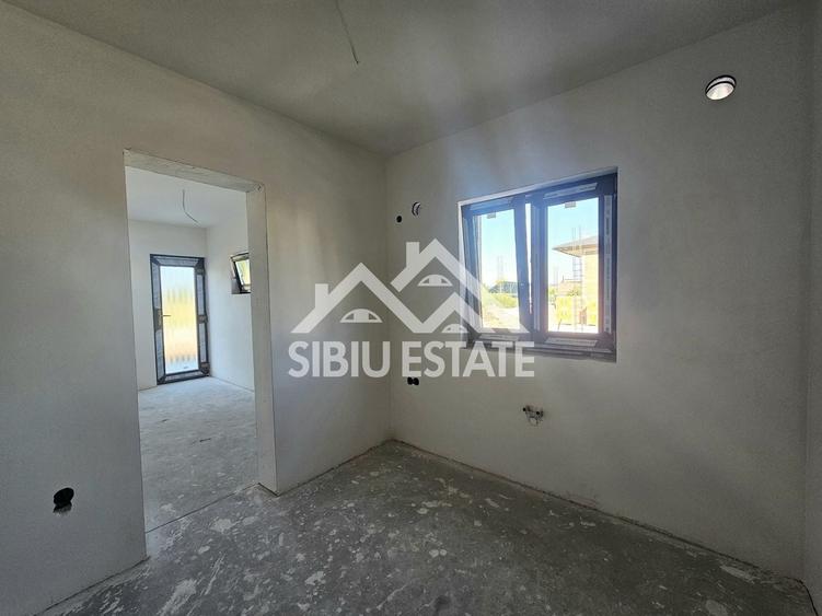 Duplex cu 5 camere cu Canalizare în Șura Mică
