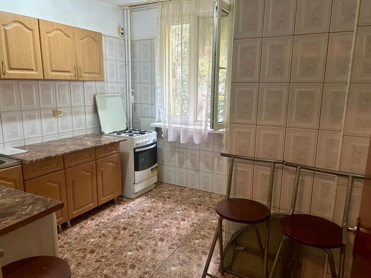 Apartament cu 2 camere decomandat în Berceni