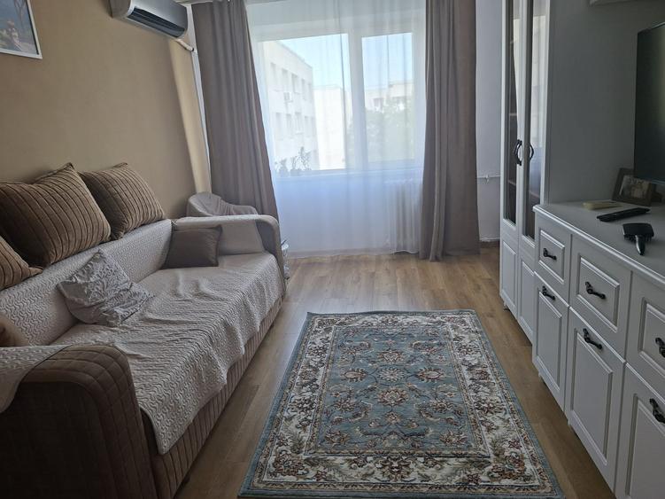 Apartament cu 4 camere decomandat în Titan
