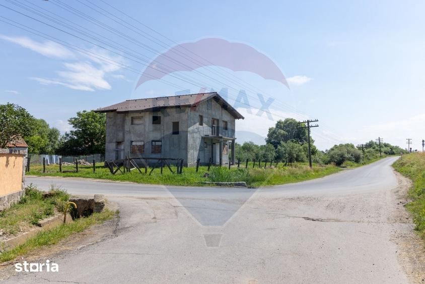 Casă cu 5 camere cu Teren 1000 Mp în Dumbrăvița